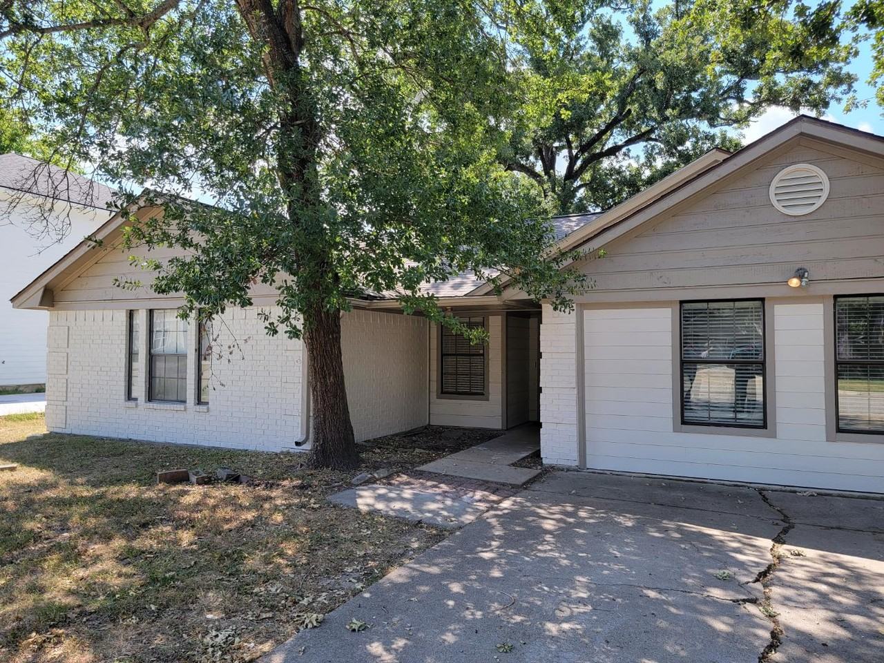 1100 Hardwood Ln - Photo 2 of 2