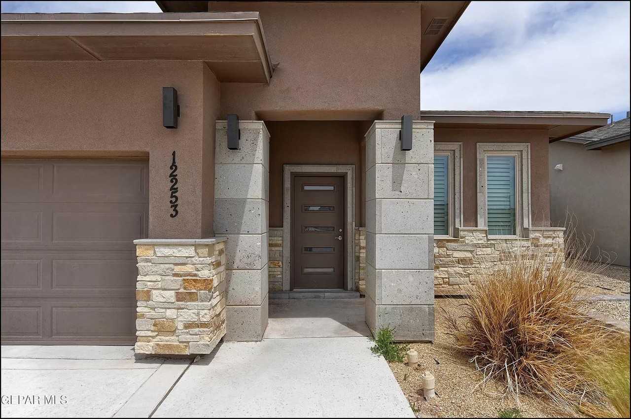 12253 Desert Hawk Avenue - Photo 4 of 11