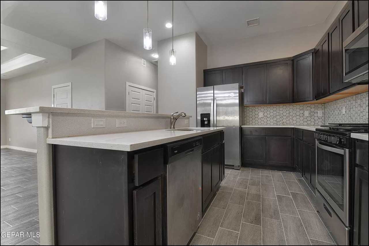 12253 Desert Hawk Avenue - Photo 7 of 11