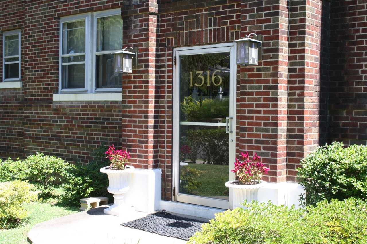 1316 Morten St - Photo 2 of 10