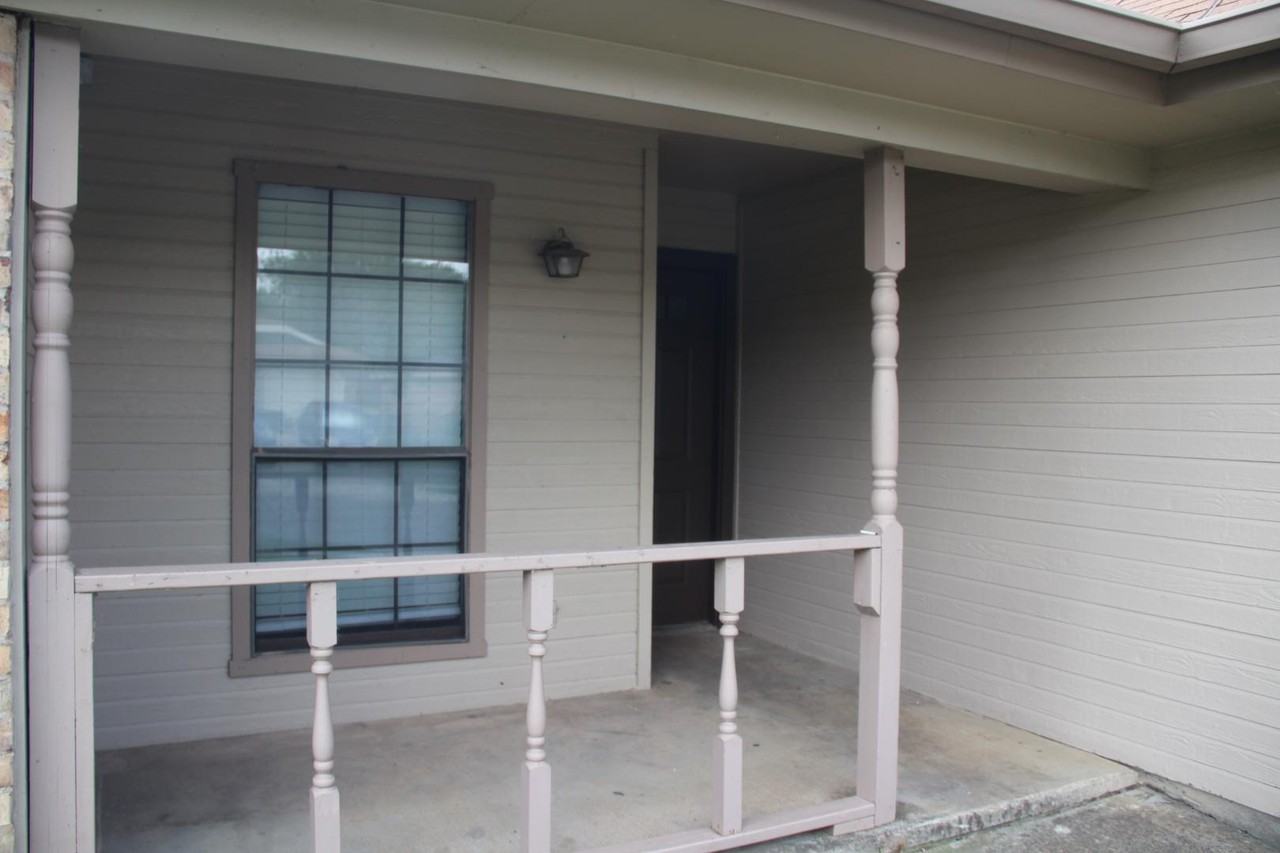 6620 Redbud Dr - Photo 2 of 32