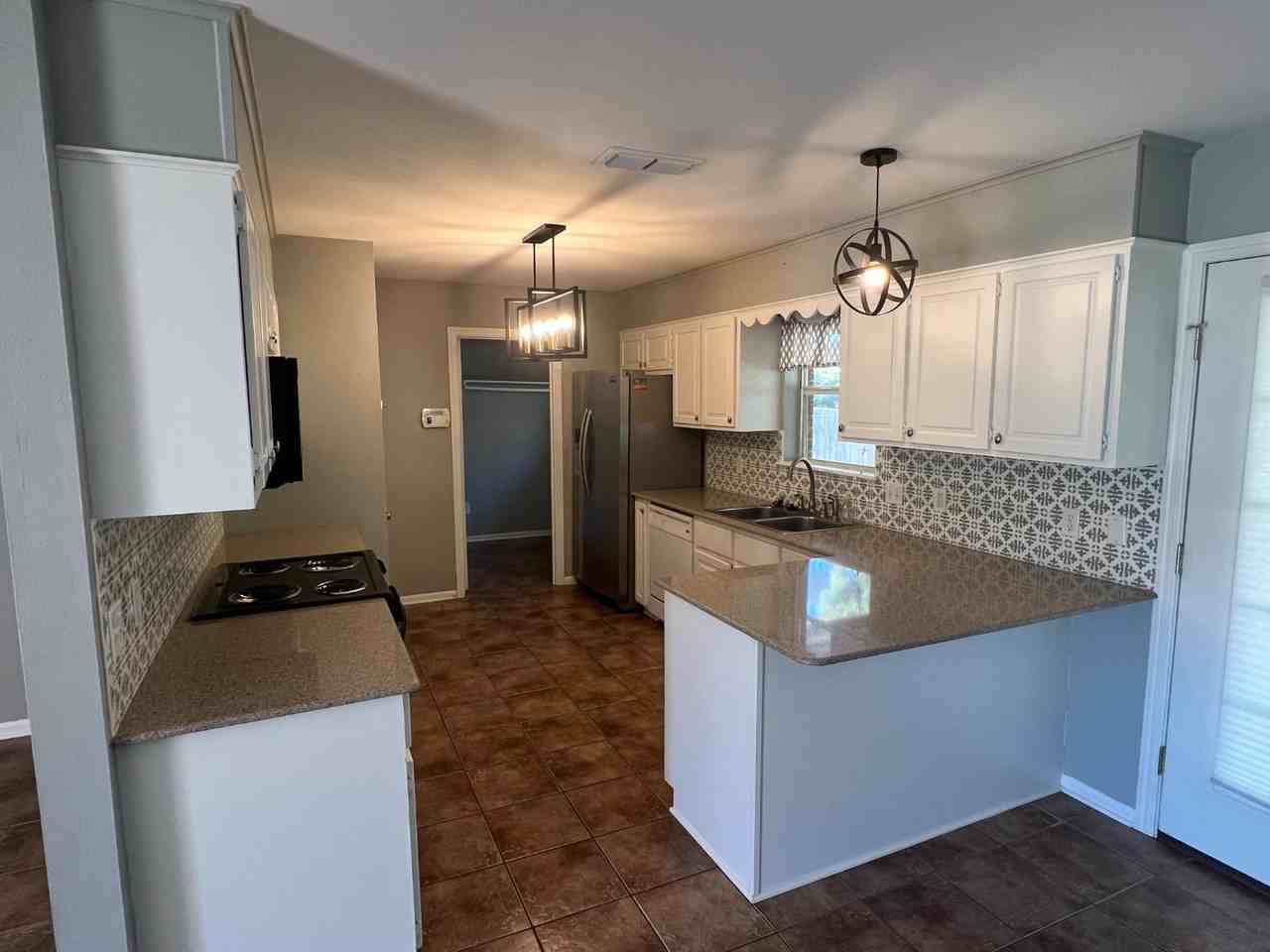 142 Ridge Lane - Photo 2 of 30