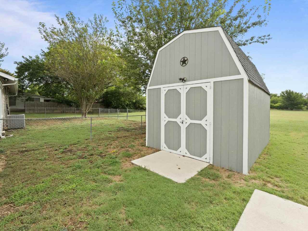 320 Methodist Street - Photo 3 of 20