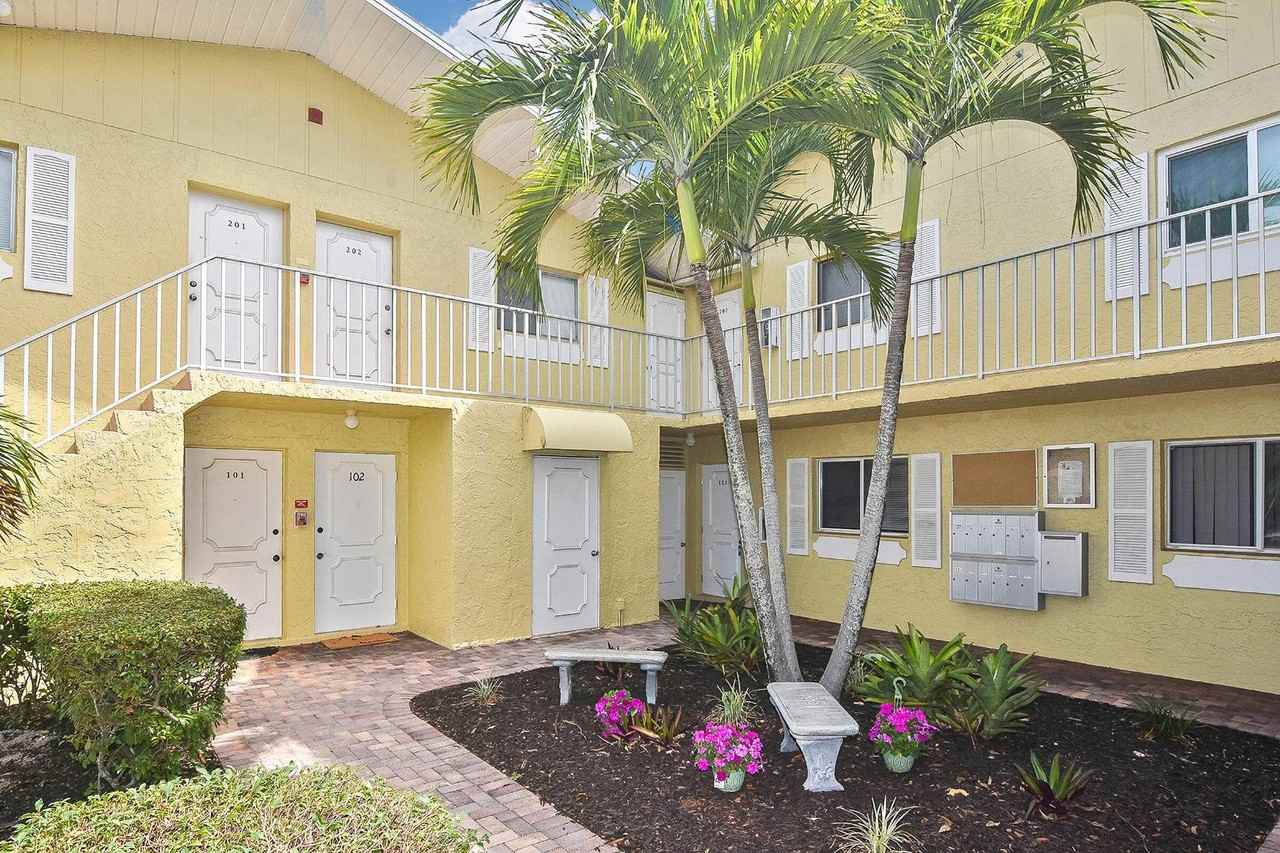 8135 Country Rd - Photo 3 of 20