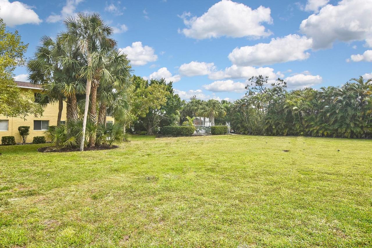 8135 Country Rd - Photo 3 of 8