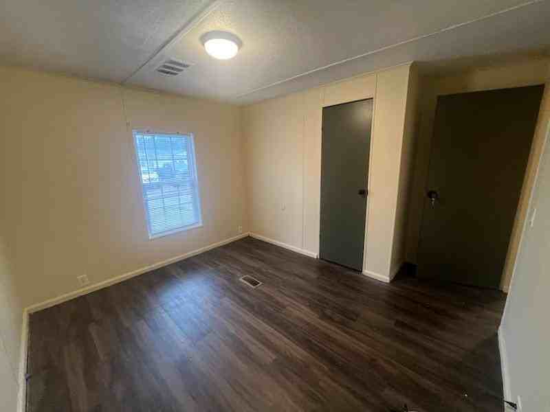 502 / 504  9th Street Southwest  (I) - Photo 6 of 10