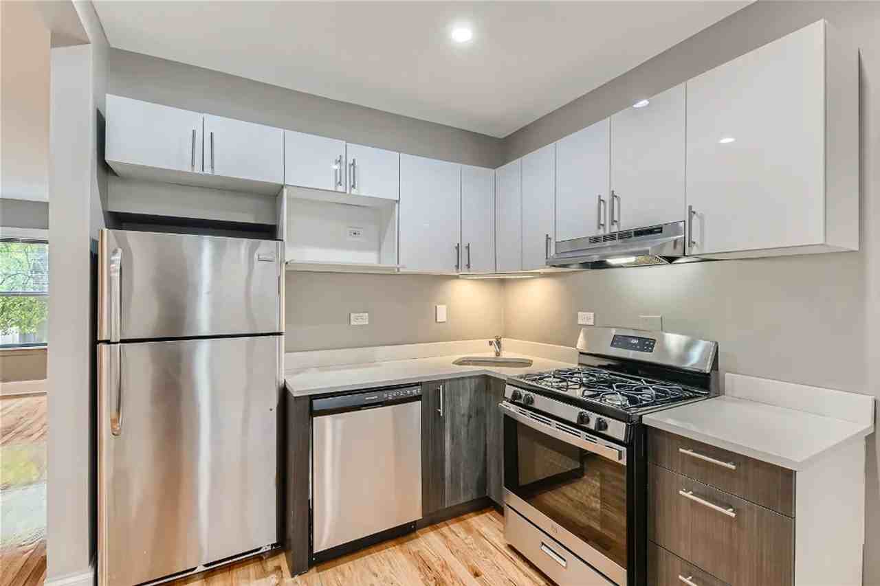 629 W. CORNELIA - Photo 7 of 7