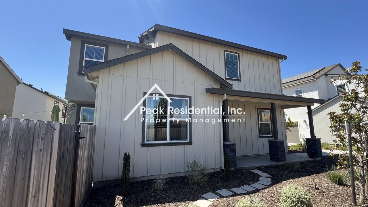 3236 Sunny Gate Ln - Photo 3 of 50