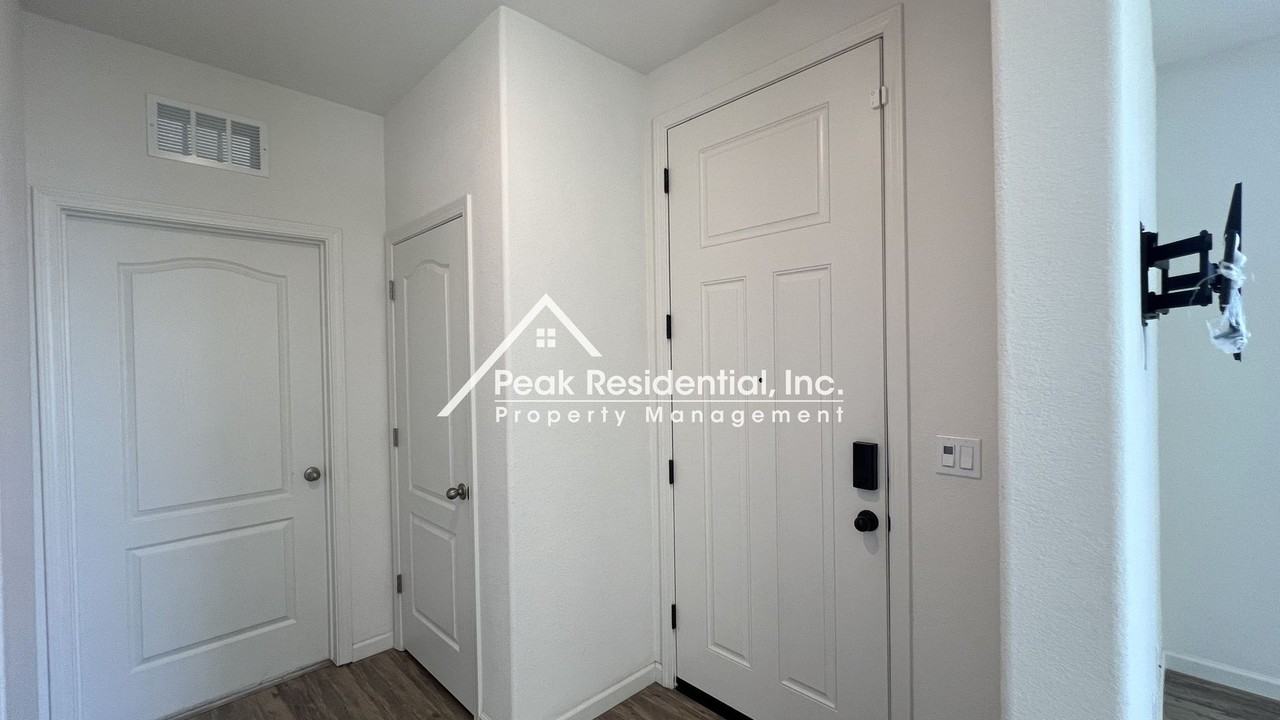 3236 Sunny Gate Ln - Photo 7 of 50