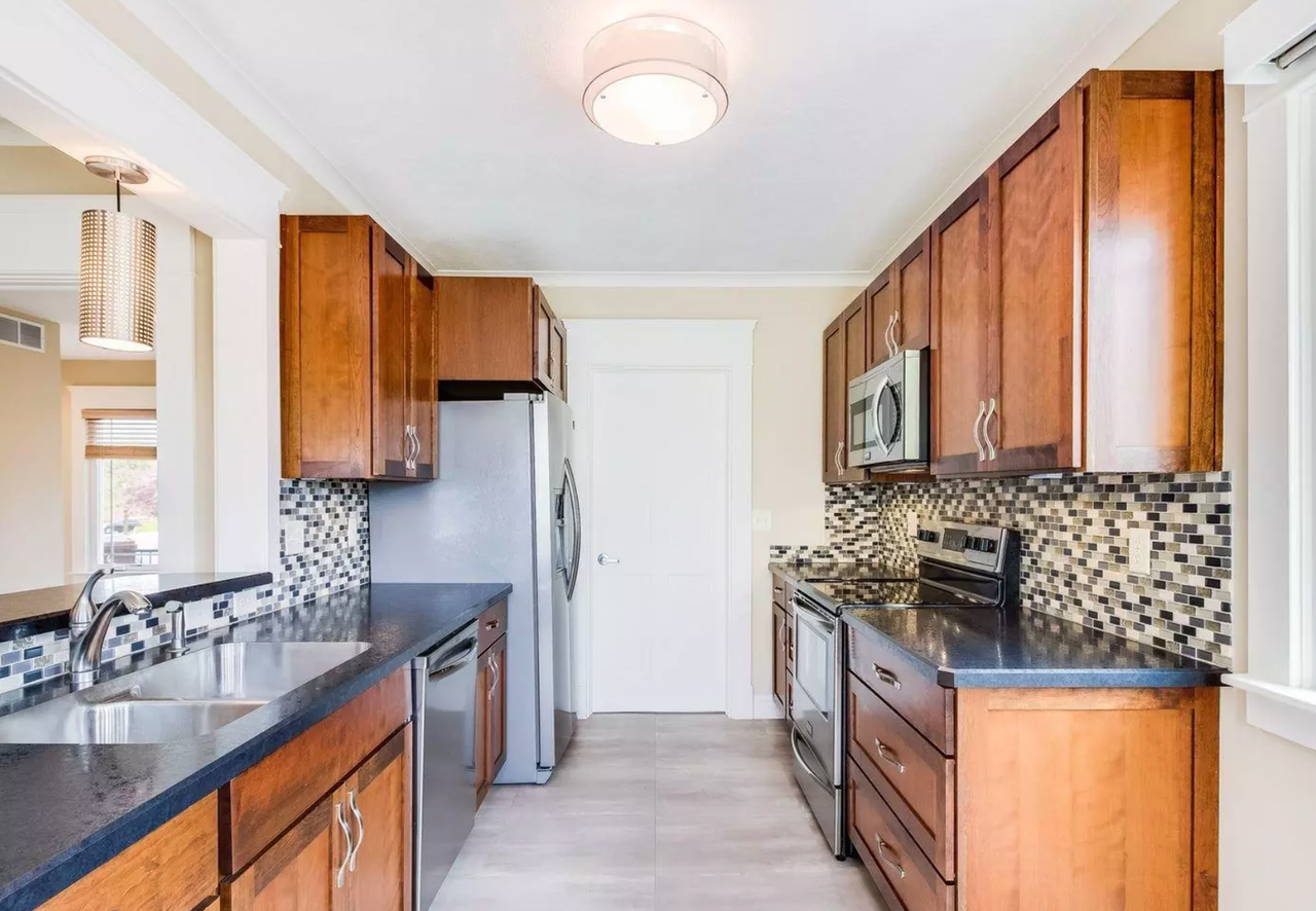 611 S Capitol Ave #B - Photo 4 of 17