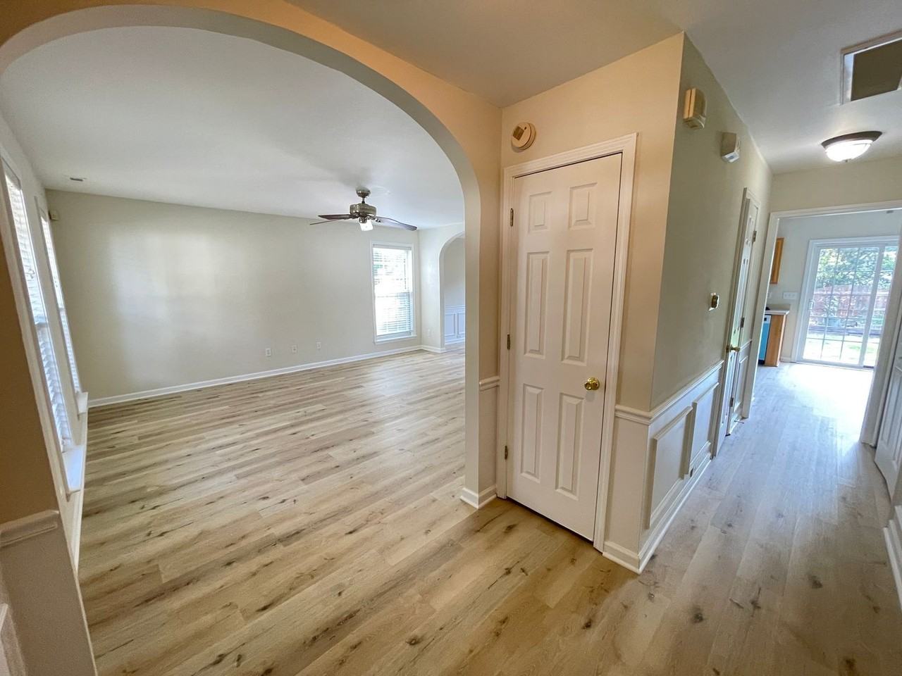 606 Ascott Way - Photo 3 of 49