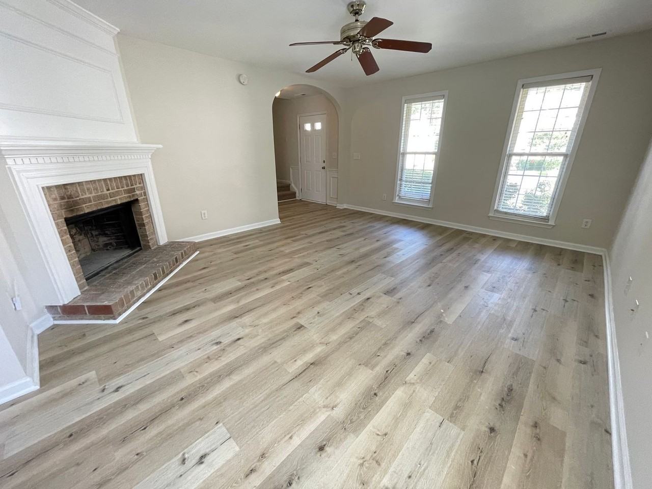 606 Ascott Way - Photo 6 of 49