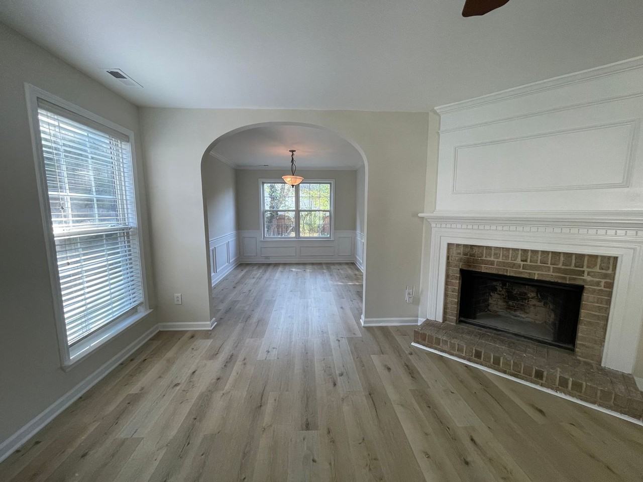 606 Ascott Way - Photo 7 of 49