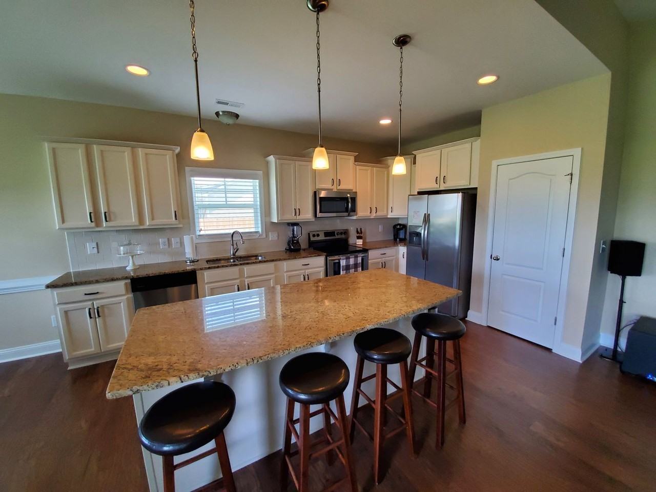 205 Korbel Dr - Photo 5 of 24
