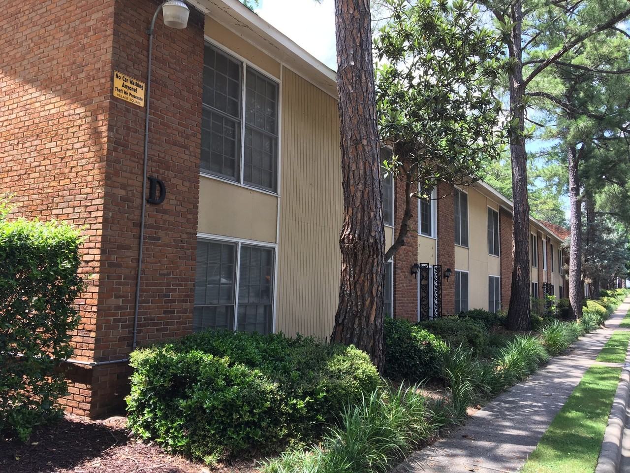Village Square Apartments - Photo 5 of 16