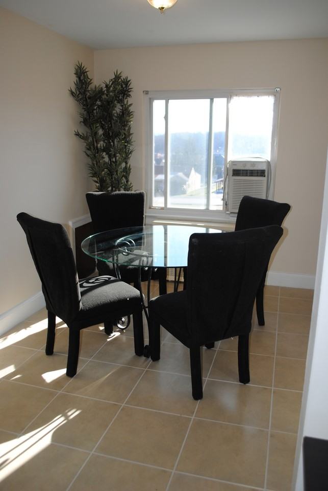 Camden Court - Photo 4 of 5