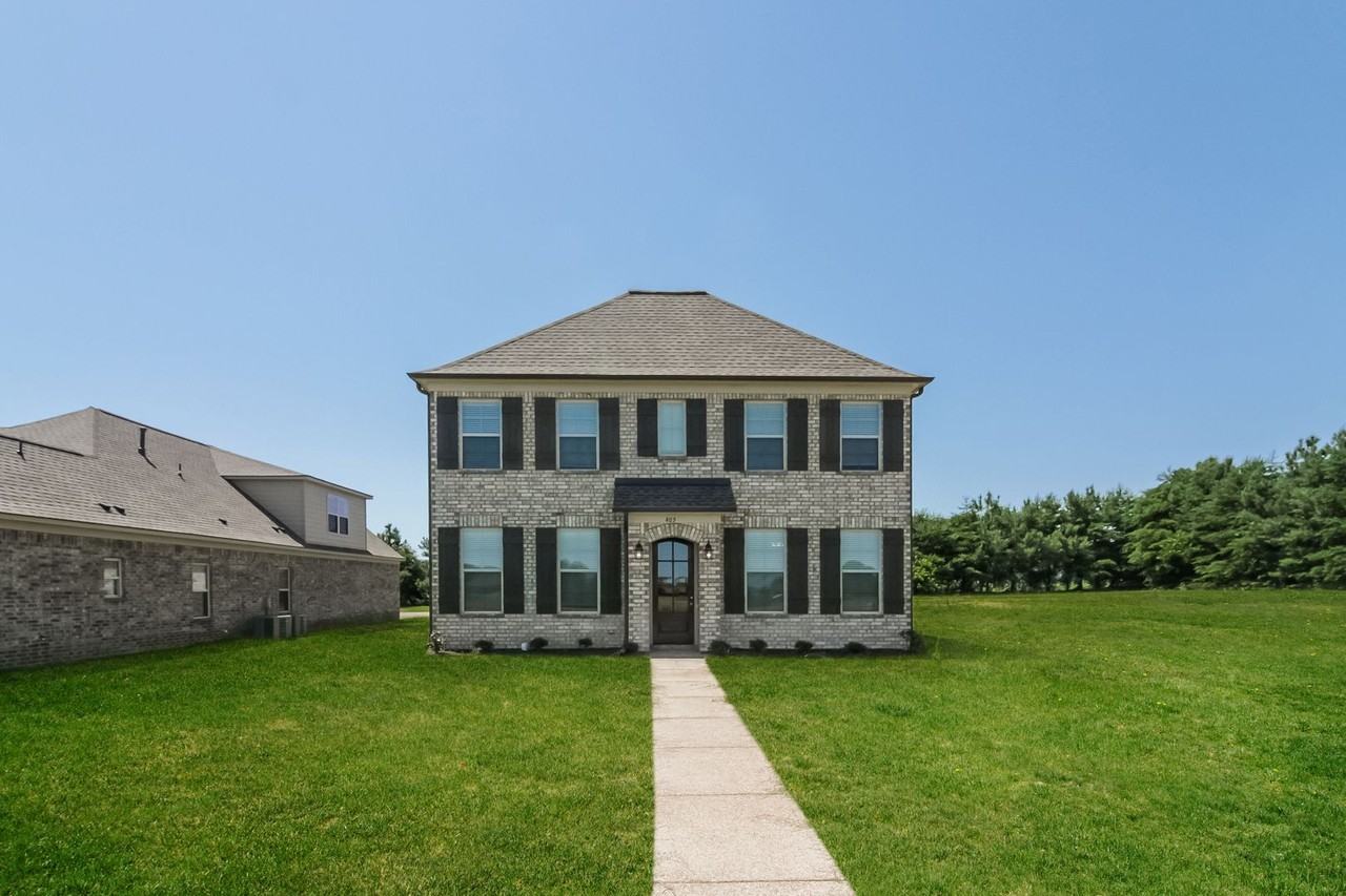405 Azalea Dr - Photo 2 of 14