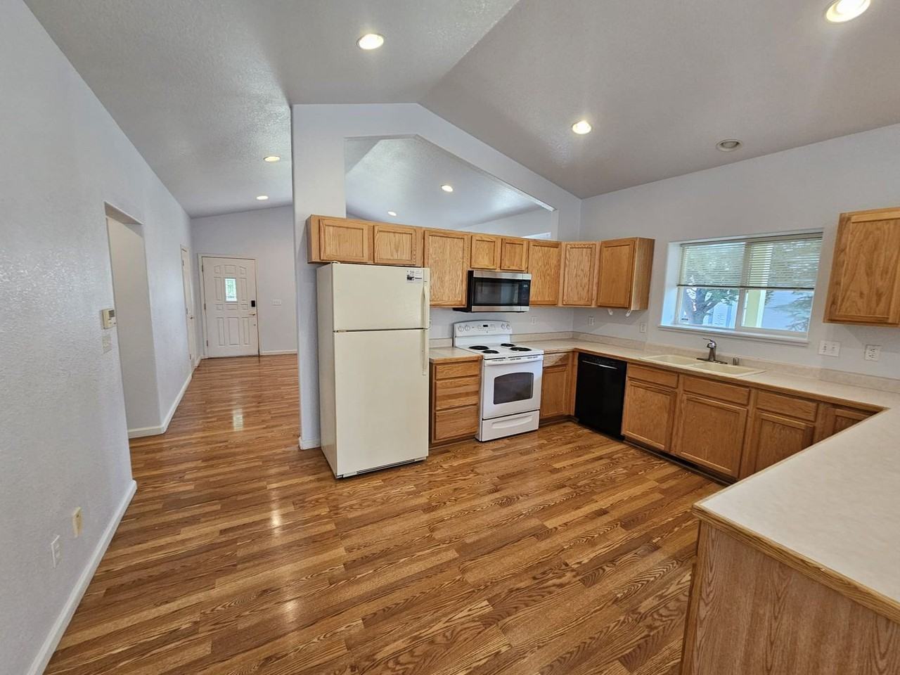 7895 7895 JacintoAve - Photo 2 of 31