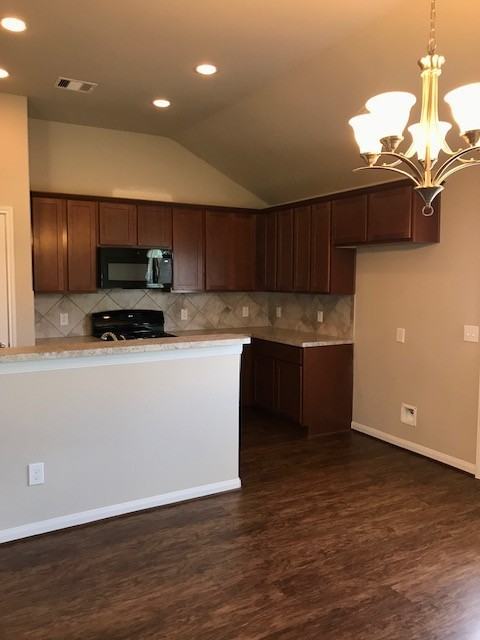 415 Wellshire Dr - Photo 2 of 13