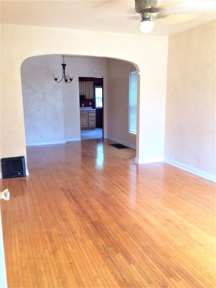 107 4th Ave Se - Photo 3 of 10