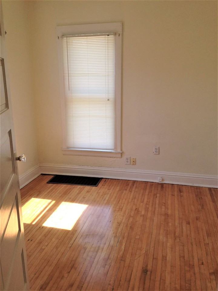 107 4th Ave Se - Photo 4 of 10