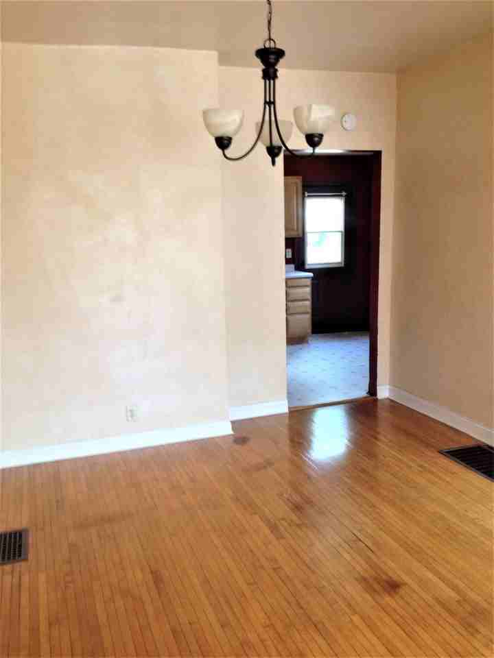 107 4th Ave Se - Photo 5 of 10