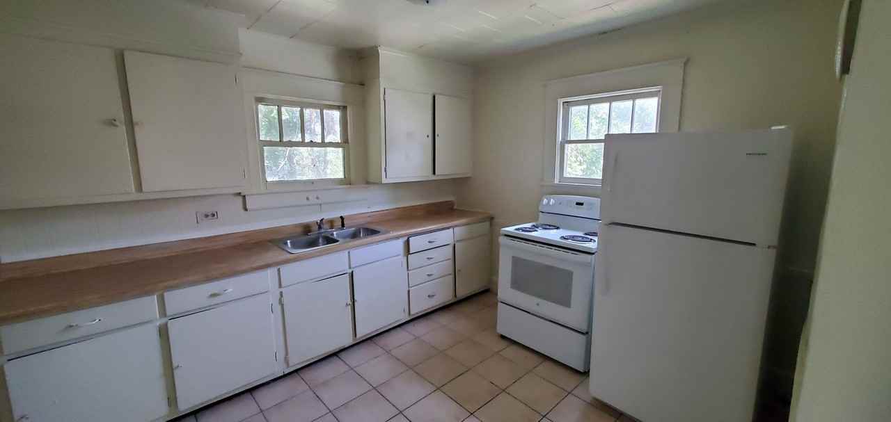 1104 Bellevue St - Photo 2 of 9