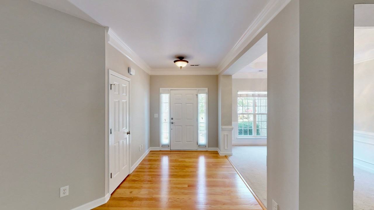 8321 Suttonview Dr - Photo 4 of 40