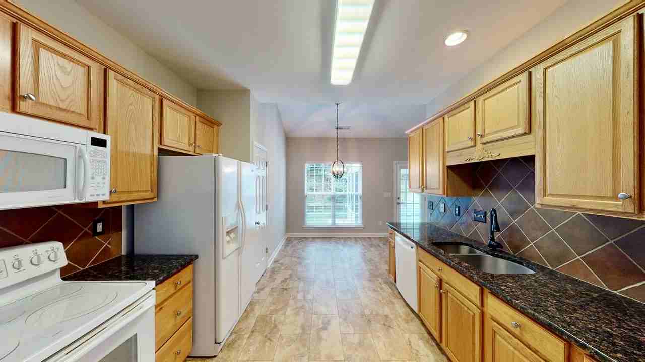 8321 Suttonview Dr - Photo 7 of 40