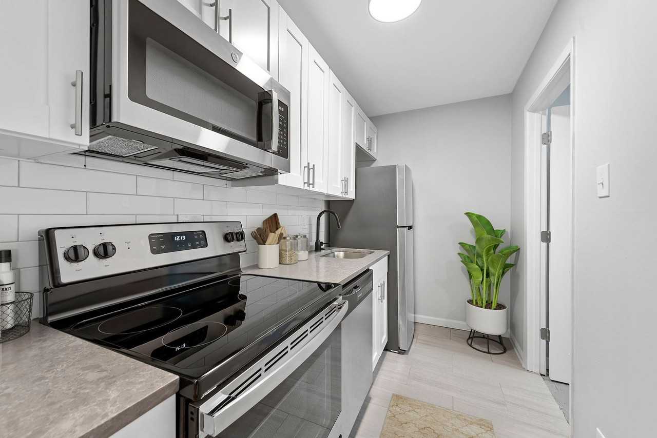 4528 Nebraska Apartments LLC - Photo 5 of 28