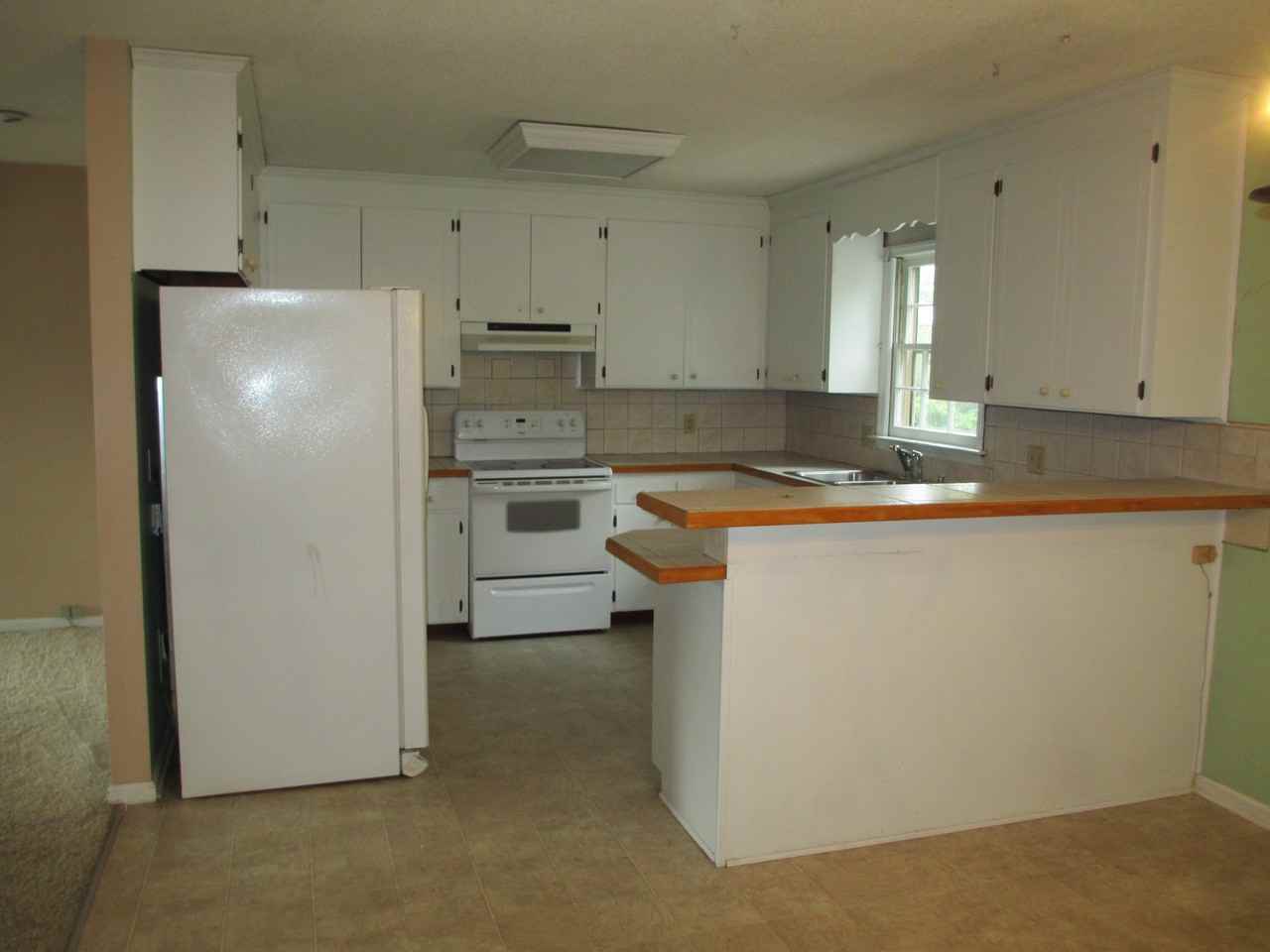 215 Price St - Photo 3 of 10