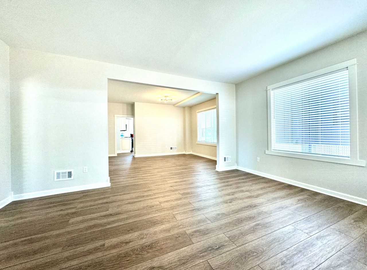 4531 Riverview Ave - Photo 2 of 34