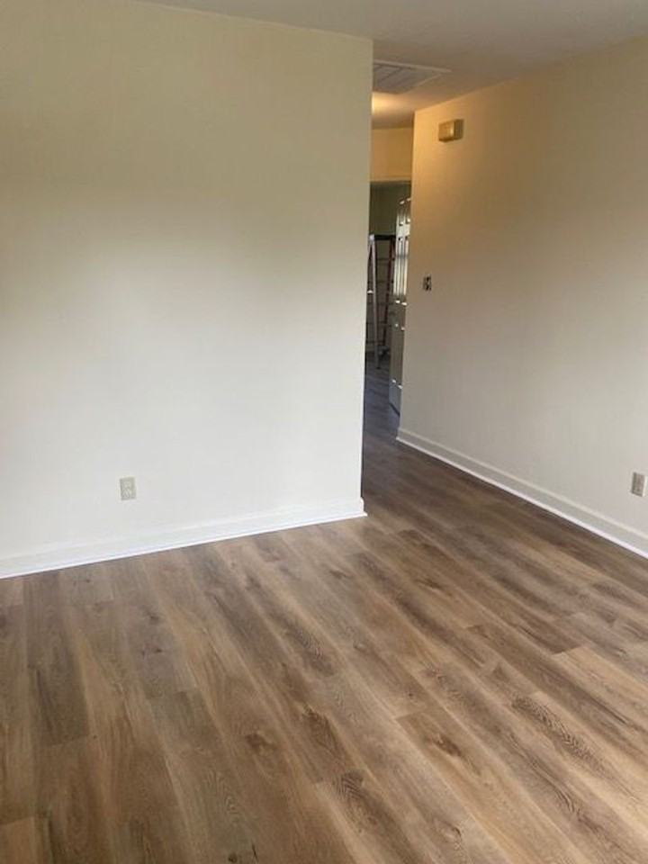 623 Plymouth St - Photo 2 of 10