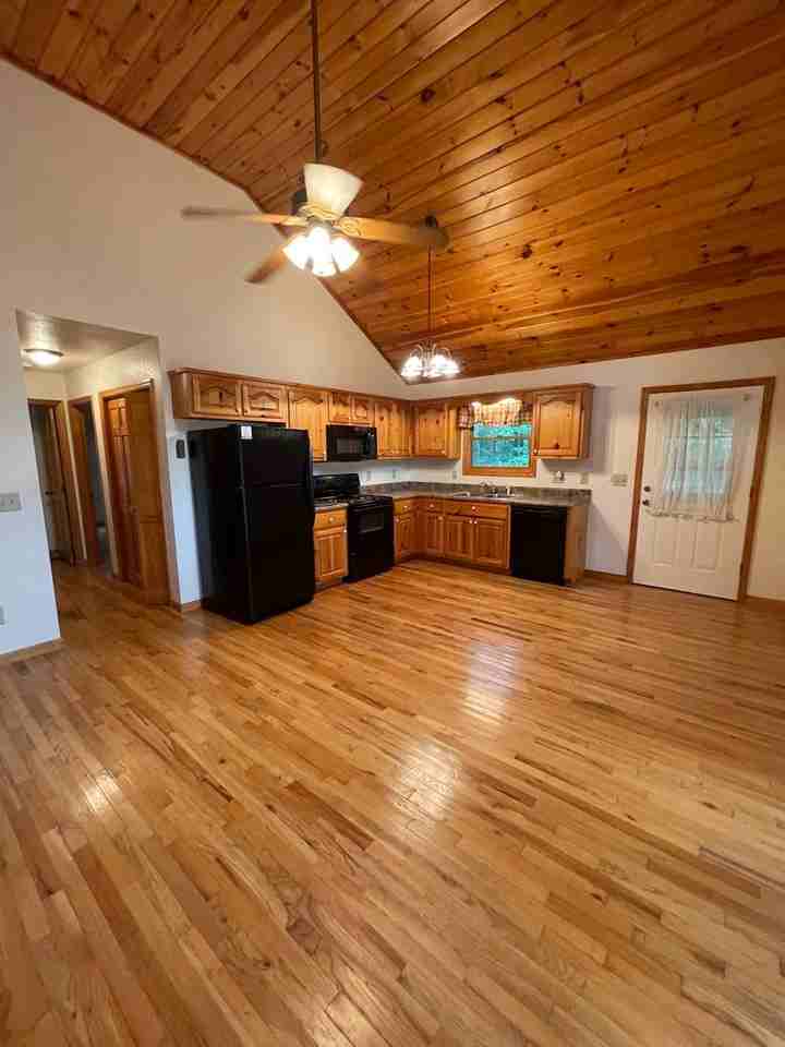 131 Emerald Downs Dr - Photo 3 of 23