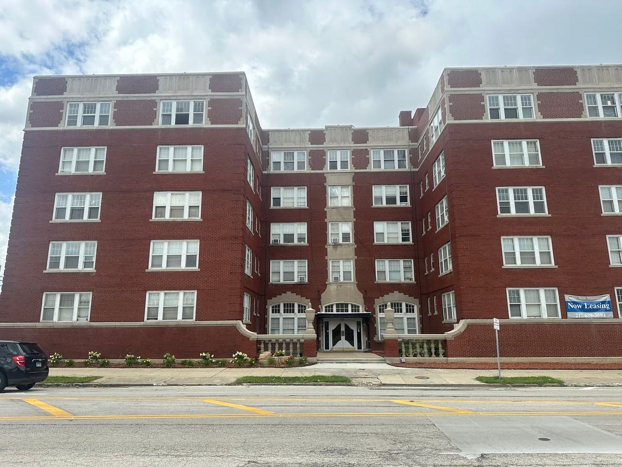 631 S 4th St - Photo 2 of 18