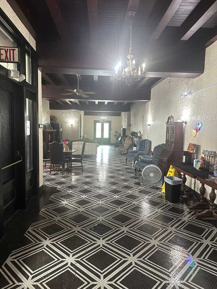 631 S 4th St - Photo 3 of 18