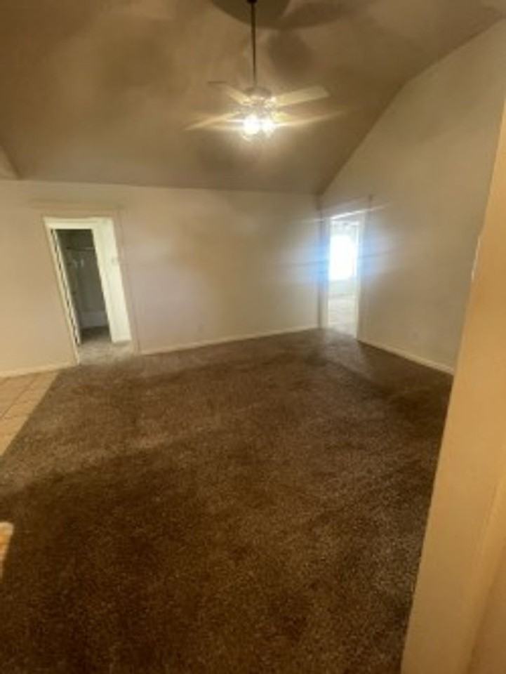 1126 S Marina Dr - Photo 3 of 19