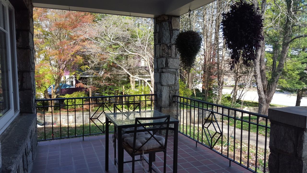 919 Hendersonville Rd - Photo 2 of 21