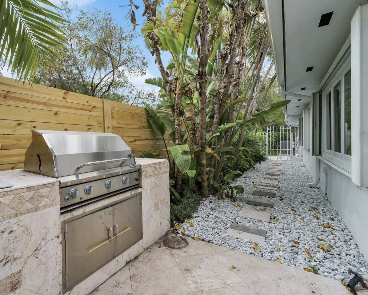 200 N Hibiscus Dr #NA - Photo 3 of 23
