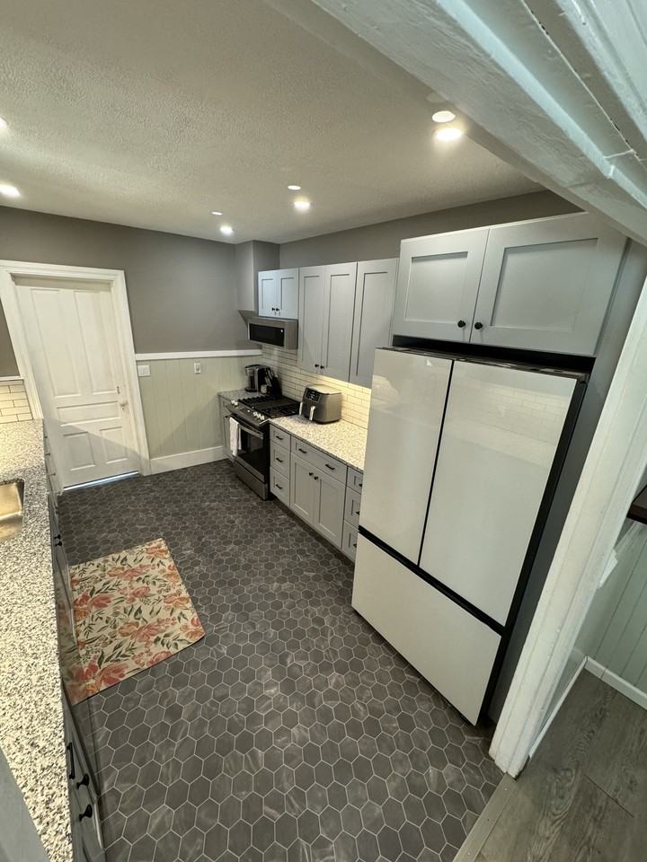 1452 Monroe St #1 - Photo 3 of 17