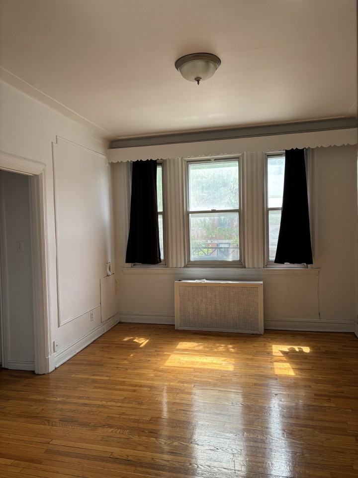 3405 Avenue de Vendôme #6 - Photo 4 of 10