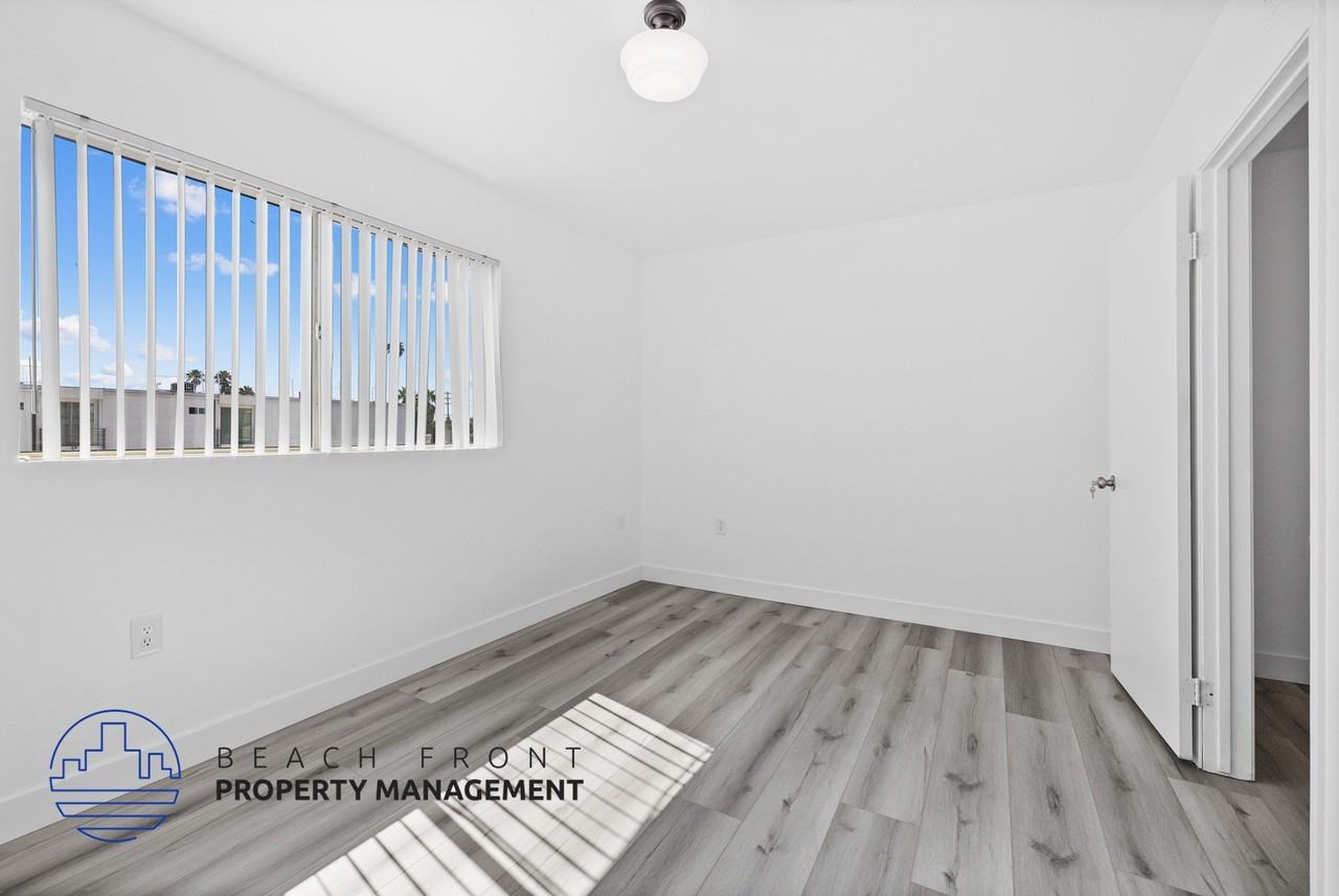 14740 Erwin St. - Photo 3 of 21