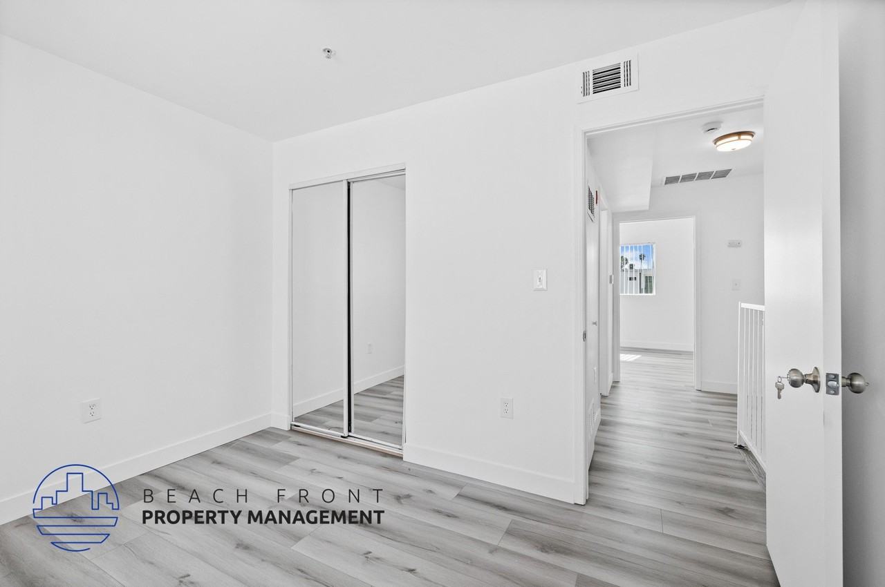 14740 Erwin St. - Photo 7 of 21