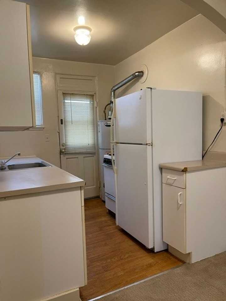 2609 Sacramento Street - Photo 4 of 8