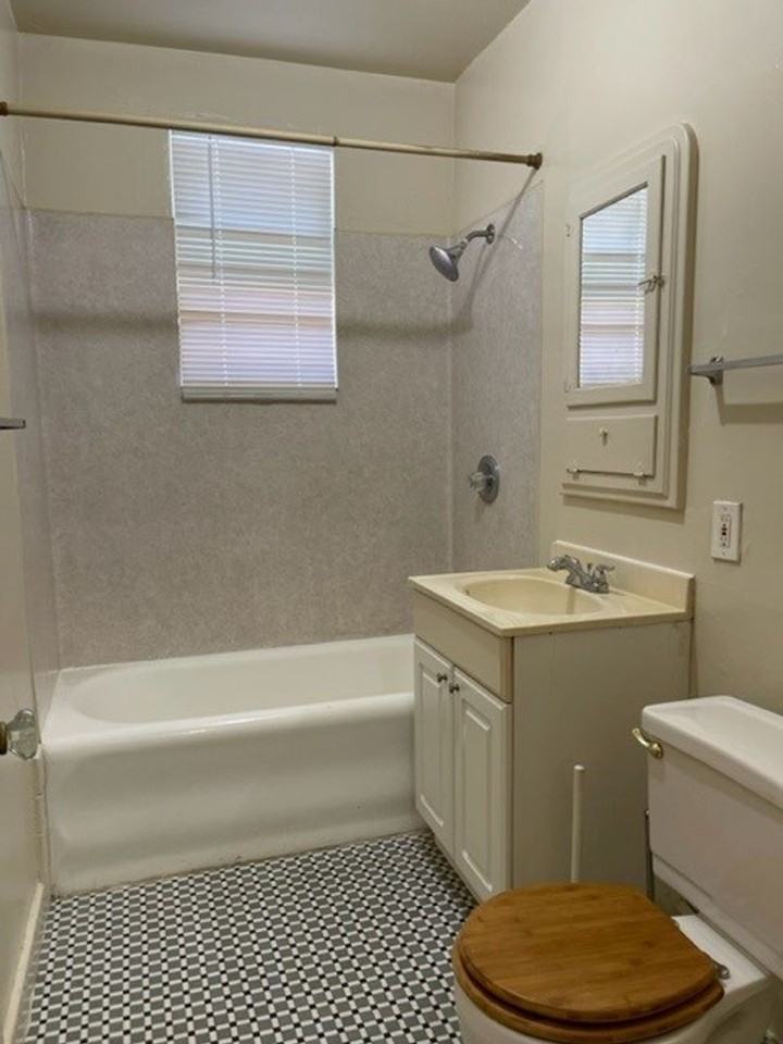 2609 Sacramento Street - Photo 7 of 8