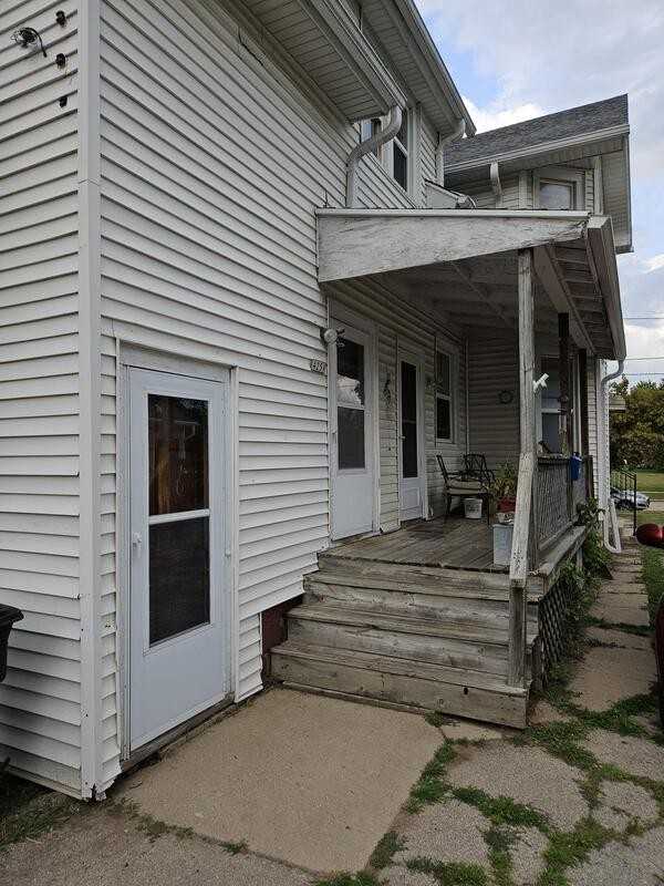 425 Monroe St - Photo 4 of 28