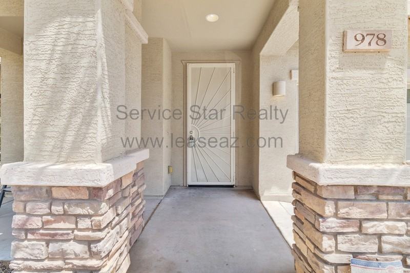 978 E Corrall St - Photo 3 of 30