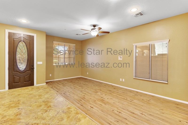 978 E Corrall St - Photo 4 of 30