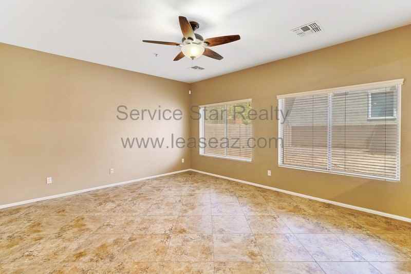 978 E Corrall St - Photo 7 of 30