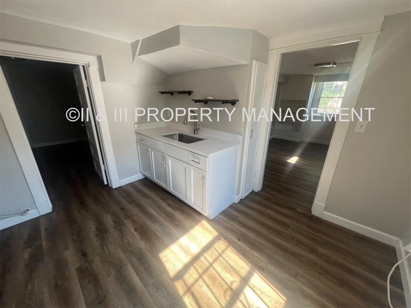 215 W 37th St - Photo 3 of 8